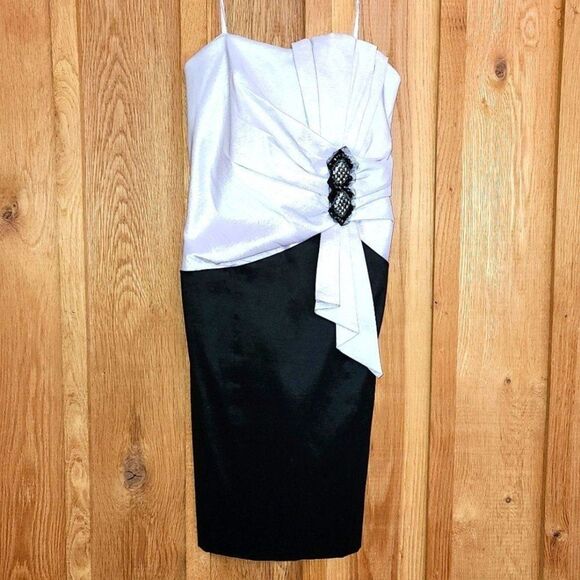 Betsy & Adam Strapless Cocktail Evening Formal Dress, Size 6, Black & Silver - Picture 1 of 12